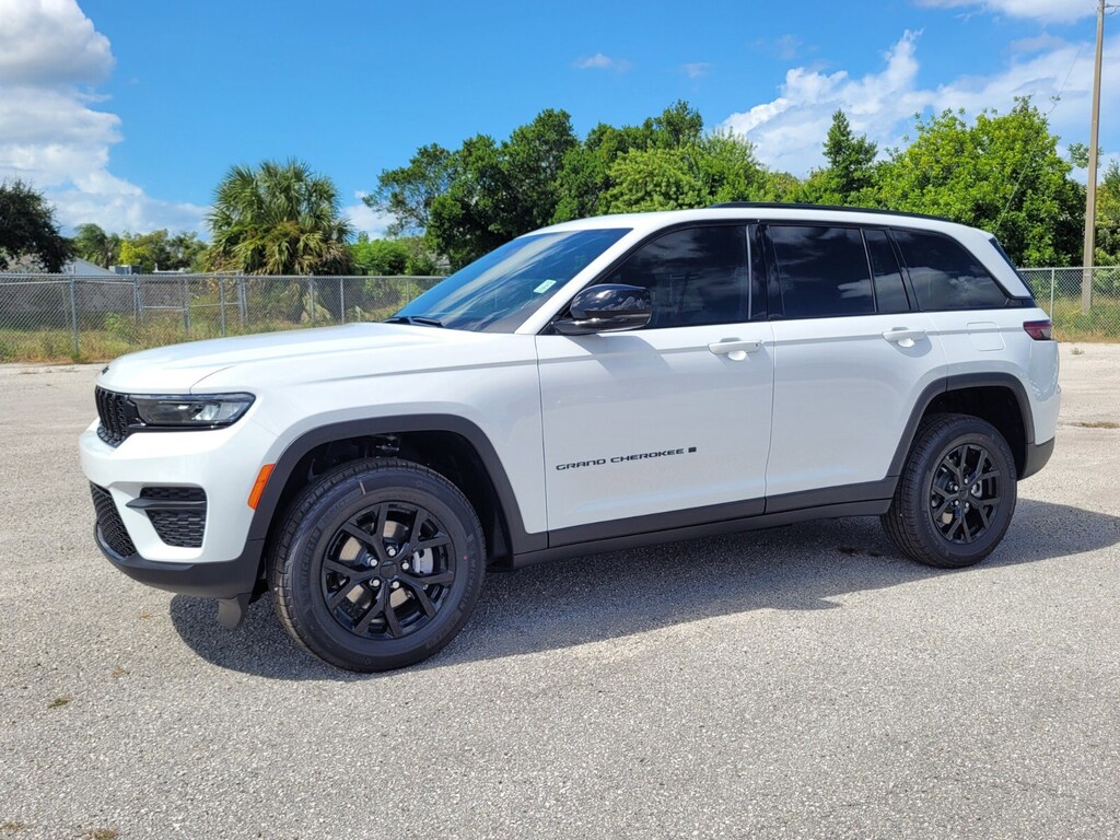 New 2025 Jeep Grand Cherokee Laredo SUV