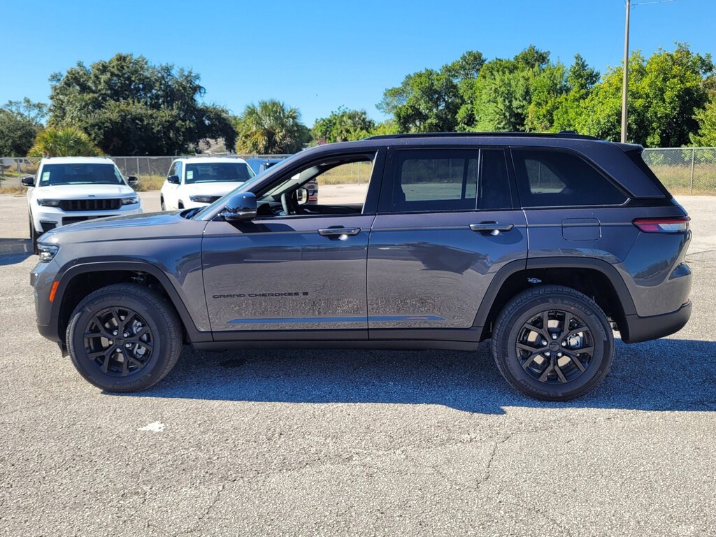 New 2025 Jeep Grand Cherokee Laredo SUV