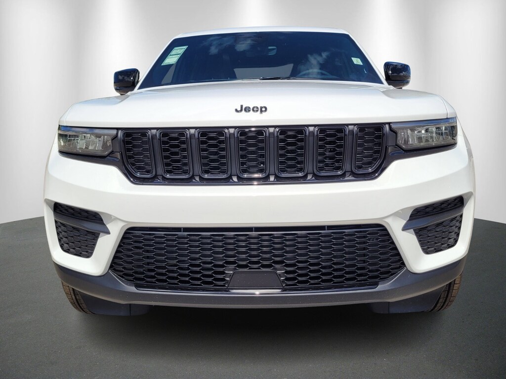 New 2025 Jeep Grand Cherokee Laredo SUV