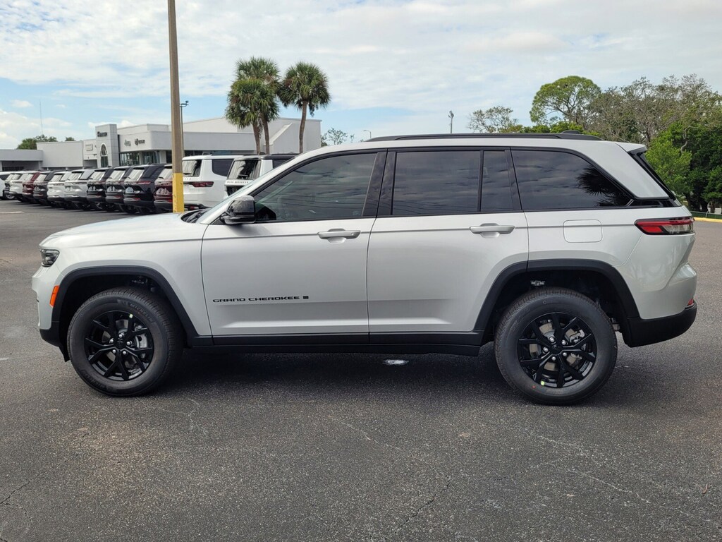 New 2025 Jeep Grand Cherokee Laredo SUV