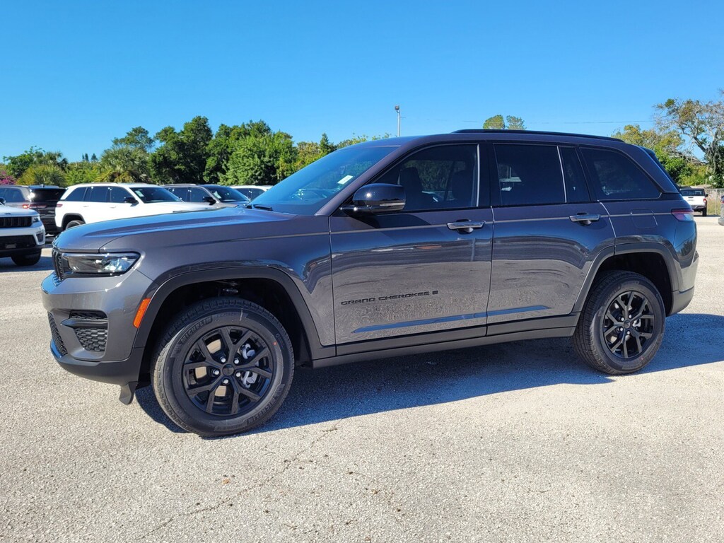 Used 2025 Jeep Grand Cherokee Laredo SUV