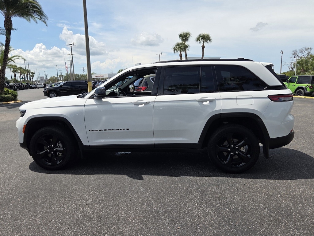 Certified 2025 Jeep Grand Cherokee Laredo SUV