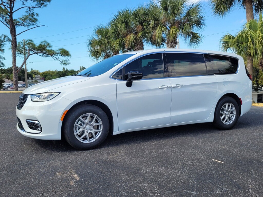 New 2026 Chrysler Pacifica Select Van Passenger Van