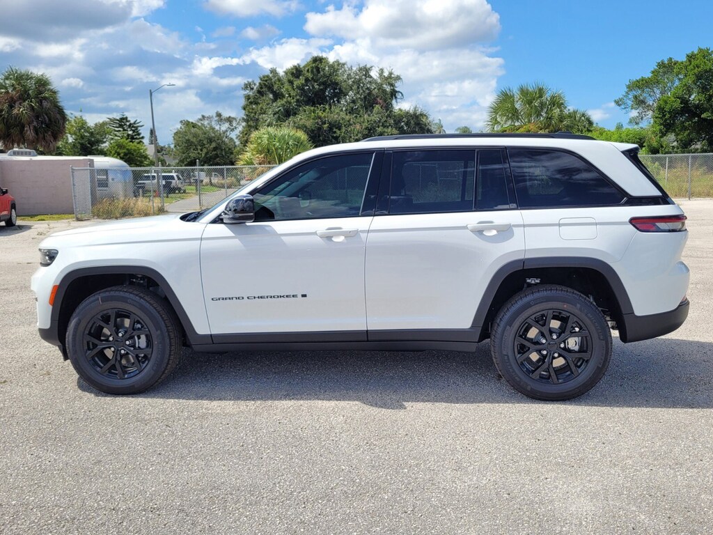 New 2025 Jeep Grand Cherokee Laredo SUV