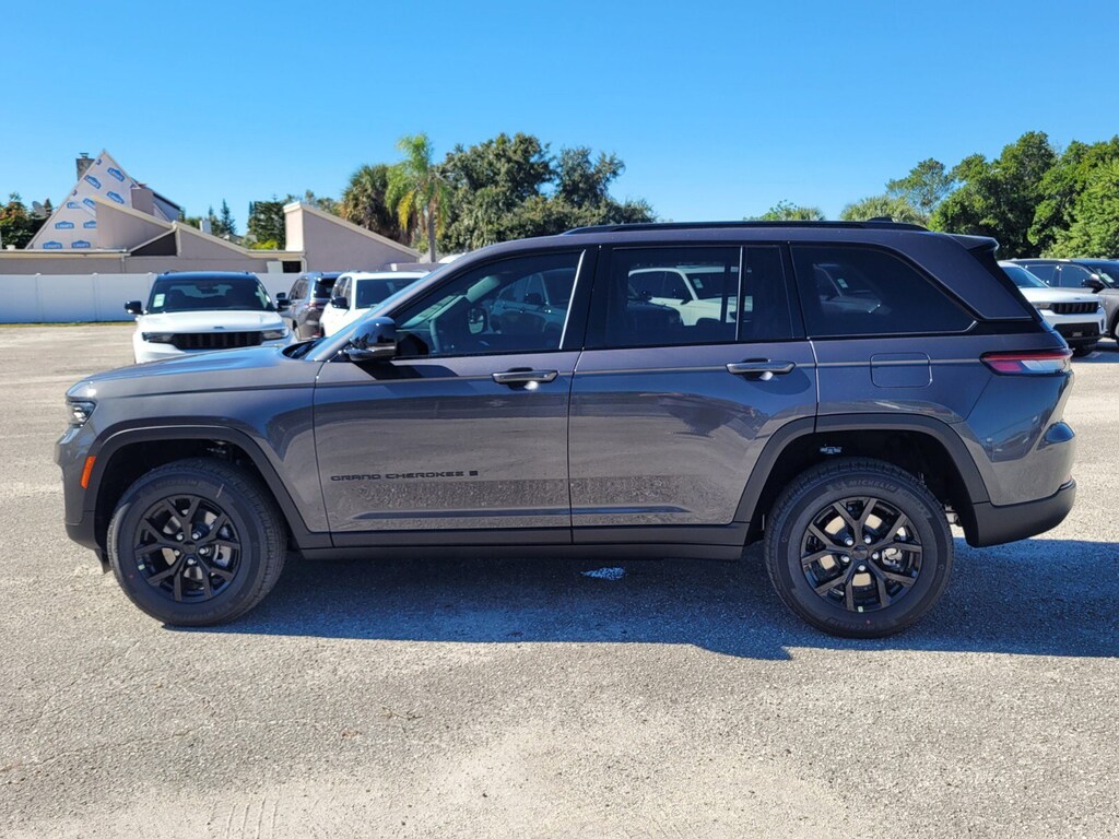 New 2025 Jeep Grand Cherokee Laredo SUV