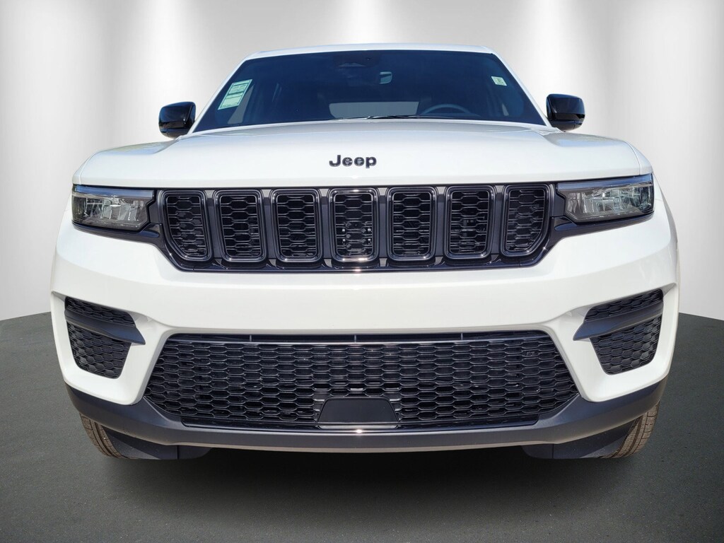 Used 2025 Jeep Grand Cherokee Laredo SUV