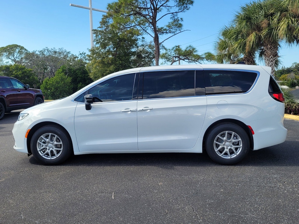 New 2026 Chrysler Pacifica Select Van Passenger Van