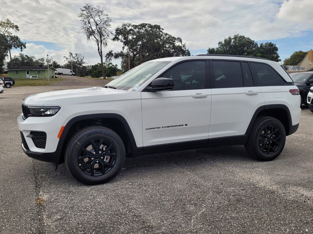 New 2025 Jeep Grand Cherokee Laredo SUV