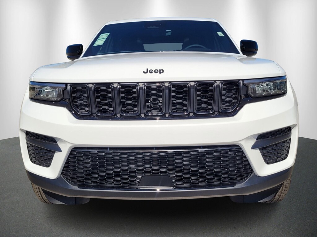 New 2025 Jeep Grand Cherokee Laredo SUV