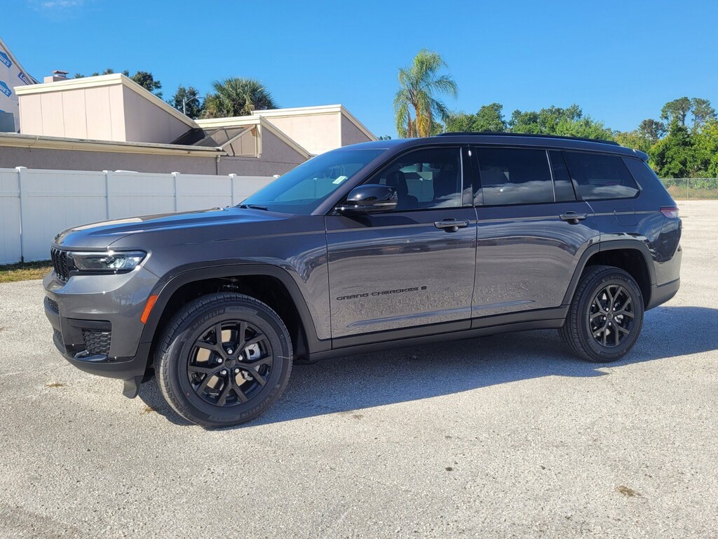 New 2025 Jeep Grand Cherokee L Laredo SUV