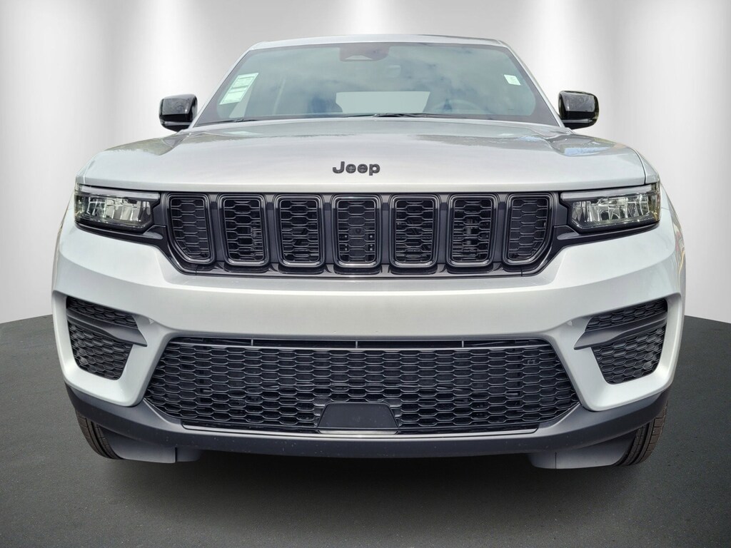 New 2025 Jeep Grand Cherokee Laredo SUV