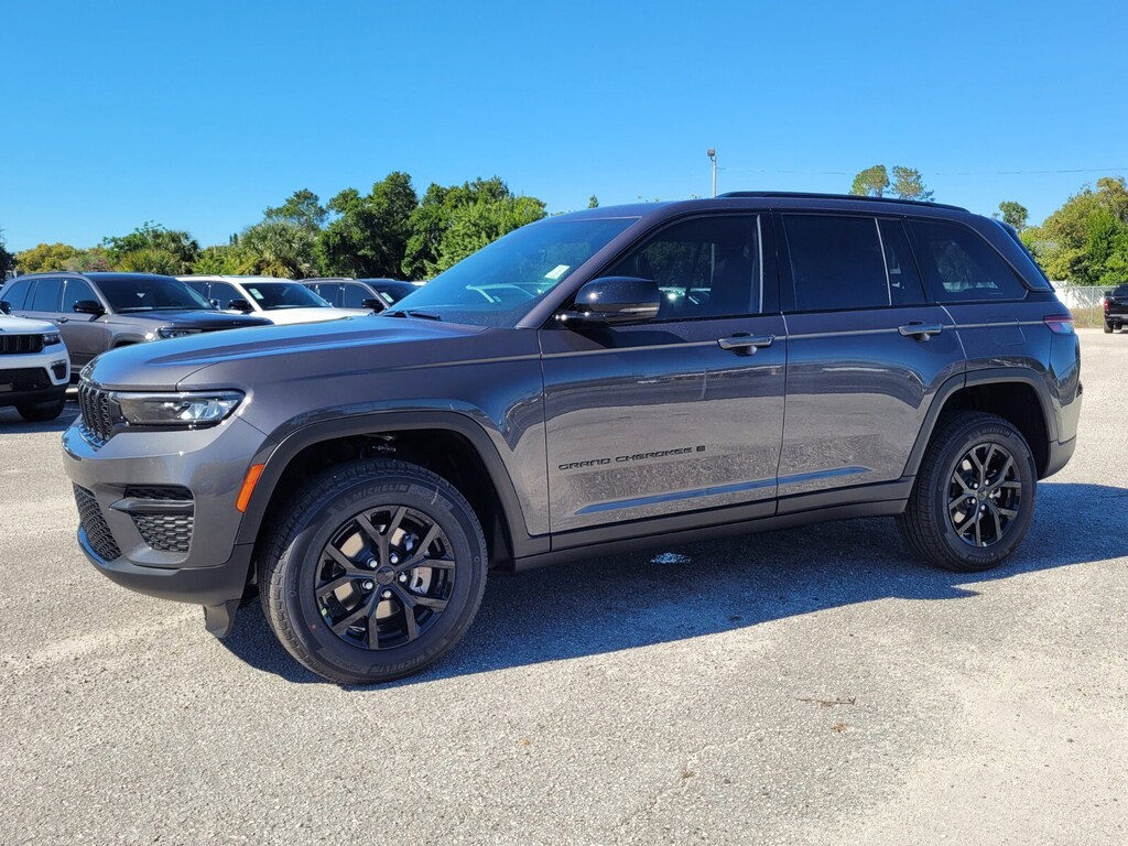 New 2025 Jeep Grand Cherokee Laredo SUV