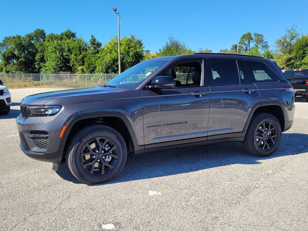 New 2025 Jeep Grand Cherokee Laredo SUV