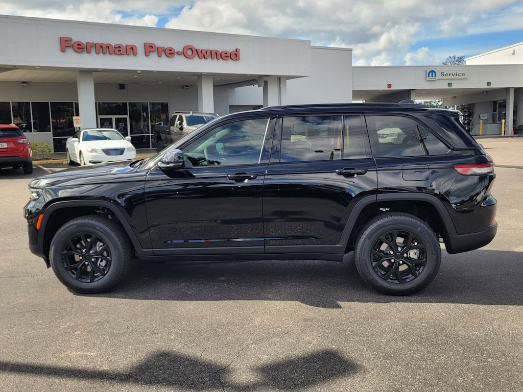 Used 2025 Jeep Grand Cherokee Laredo SUV