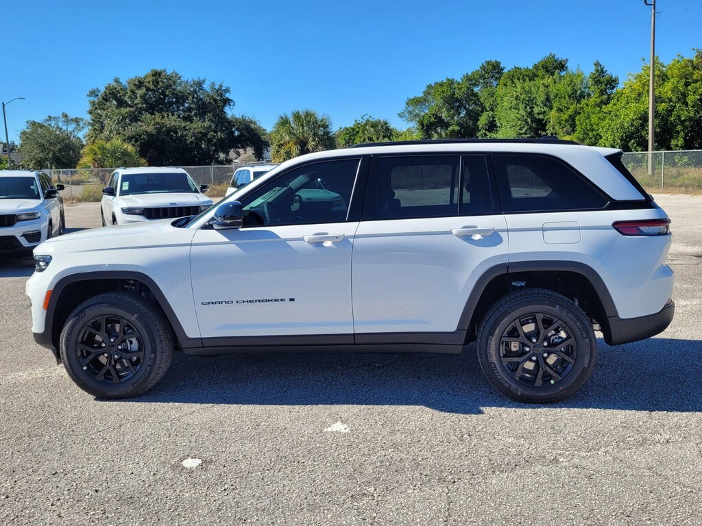 New 2025 Jeep Grand Cherokee Laredo SUV