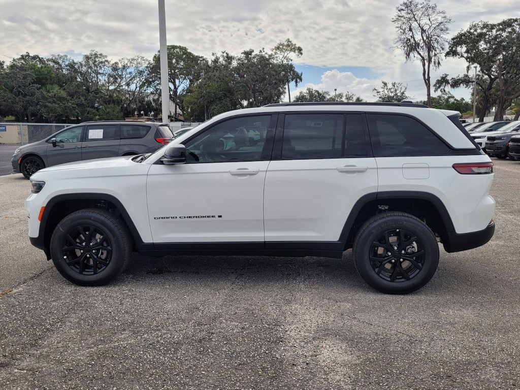 New 2025 Jeep Grand Cherokee Laredo SUV