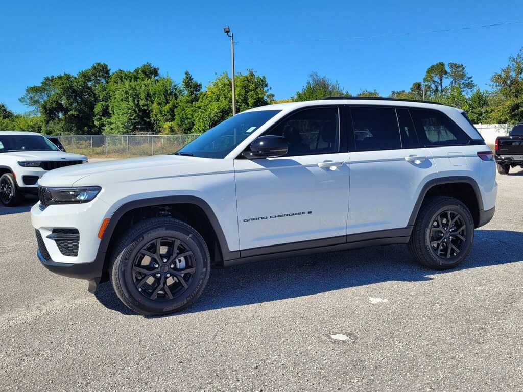 New 2025 Jeep Grand Cherokee Laredo SUV