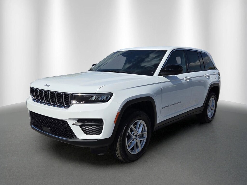 New 2026 Jeep Grand Cherokee Laredo SUV