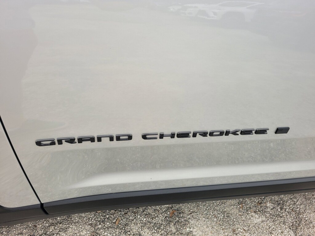 New 2025 Jeep Grand Cherokee Laredo SUV