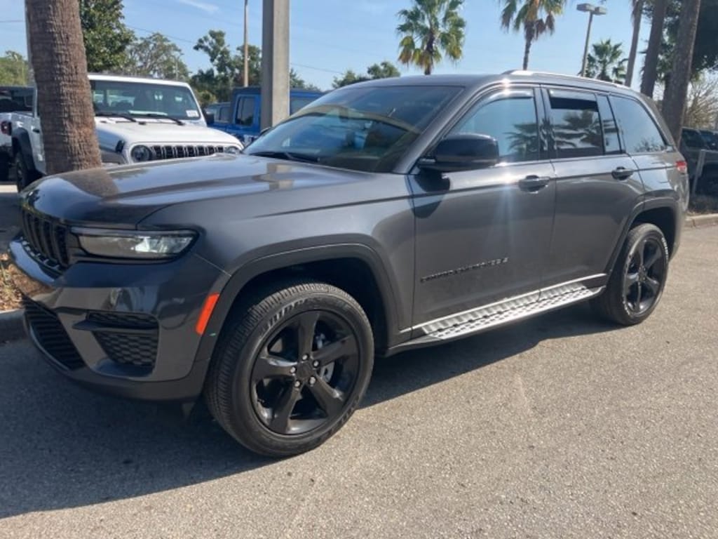 Certified 2025 Jeep Grand Cherokee Laredo SUV