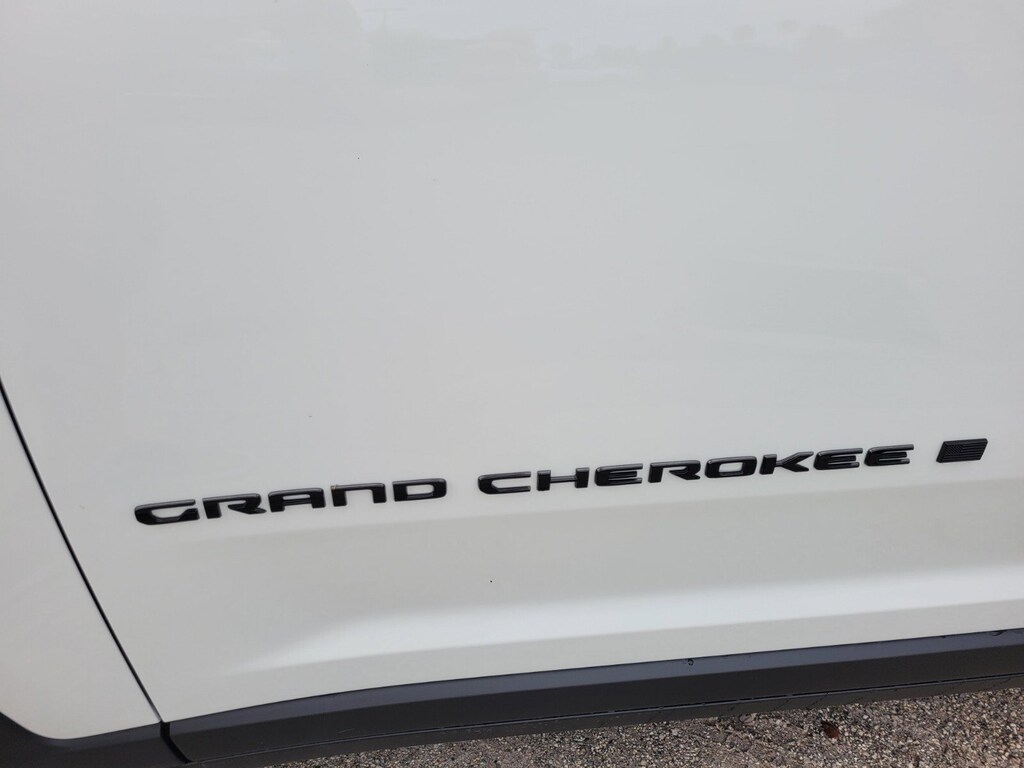 New 2025 Jeep Grand Cherokee L Laredo SUV