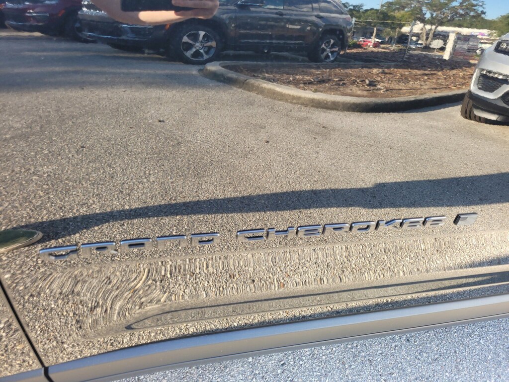 New 2025 Jeep Grand Cherokee L Laredo SUV