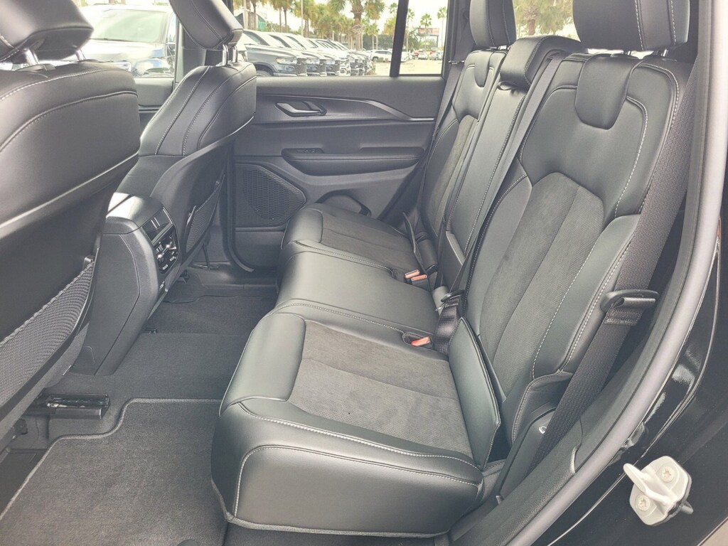 New 2025 Jeep Grand Cherokee Laredo SUV