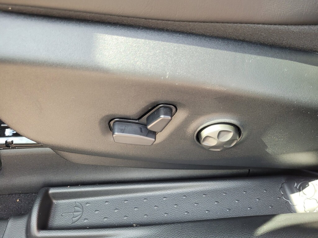 New 2026 Chrysler Pacifica Limited Van Passenger Van