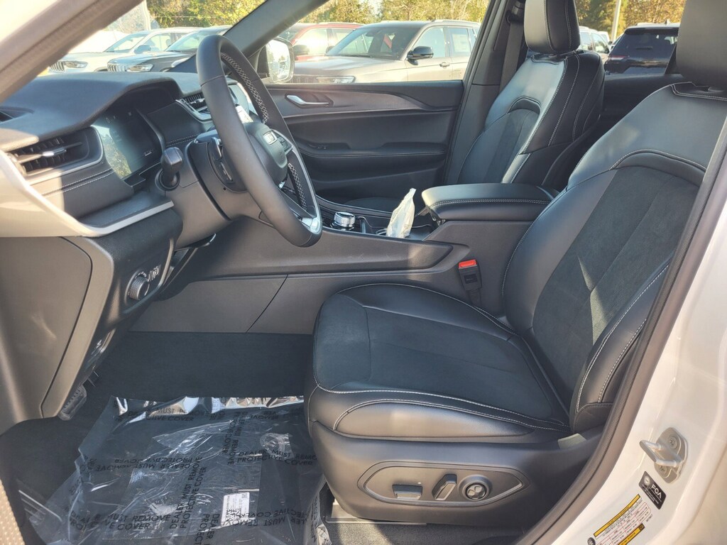 New 2025 Jeep Grand Cherokee Laredo SUV