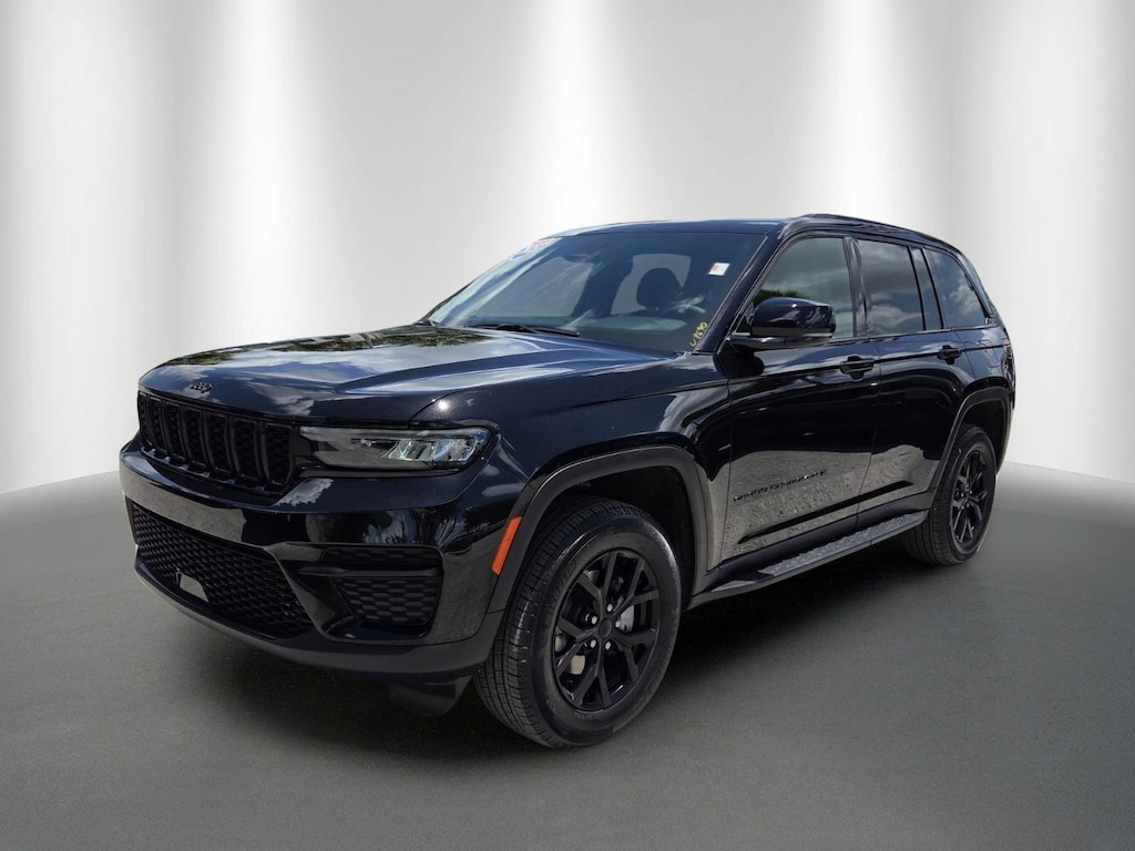 Certified 2025 Jeep Grand Cherokee Laredo SUV