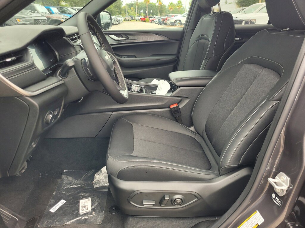 New 2025 Jeep Grand Cherokee Laredo SUV