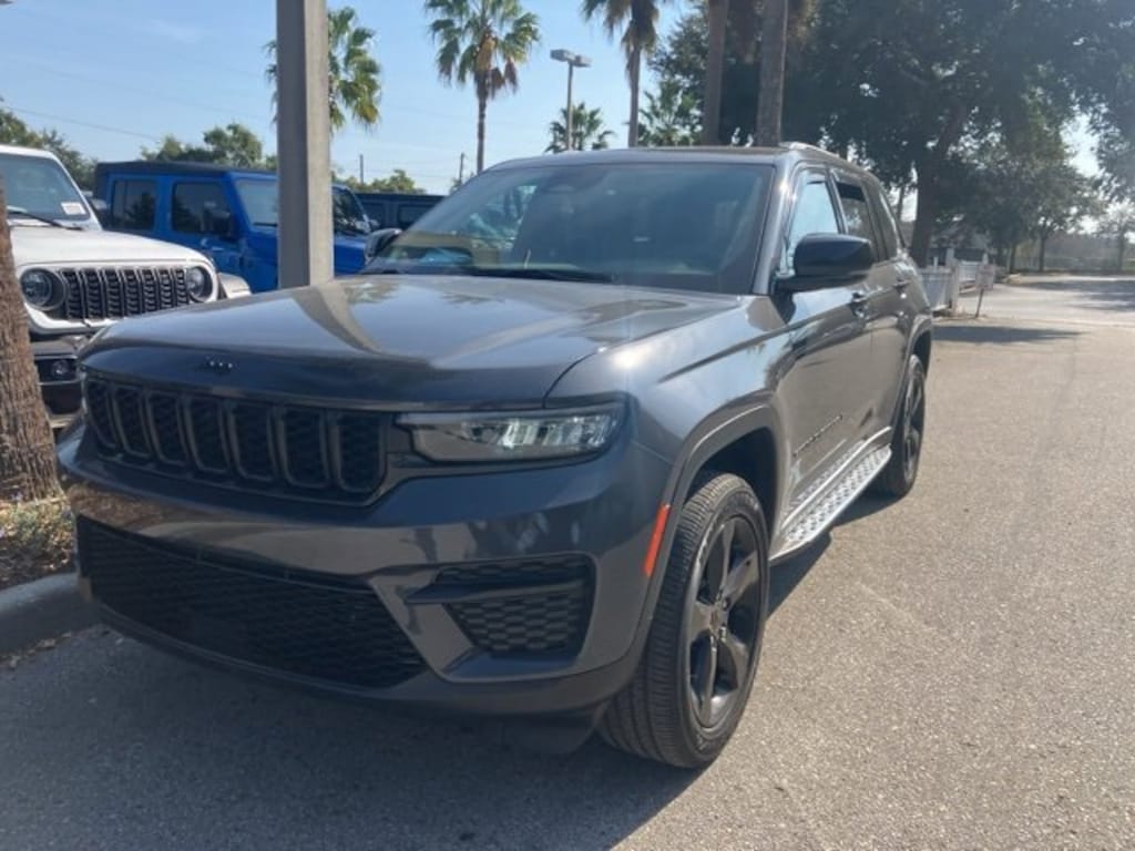Certified 2025 Jeep Grand Cherokee Laredo SUV