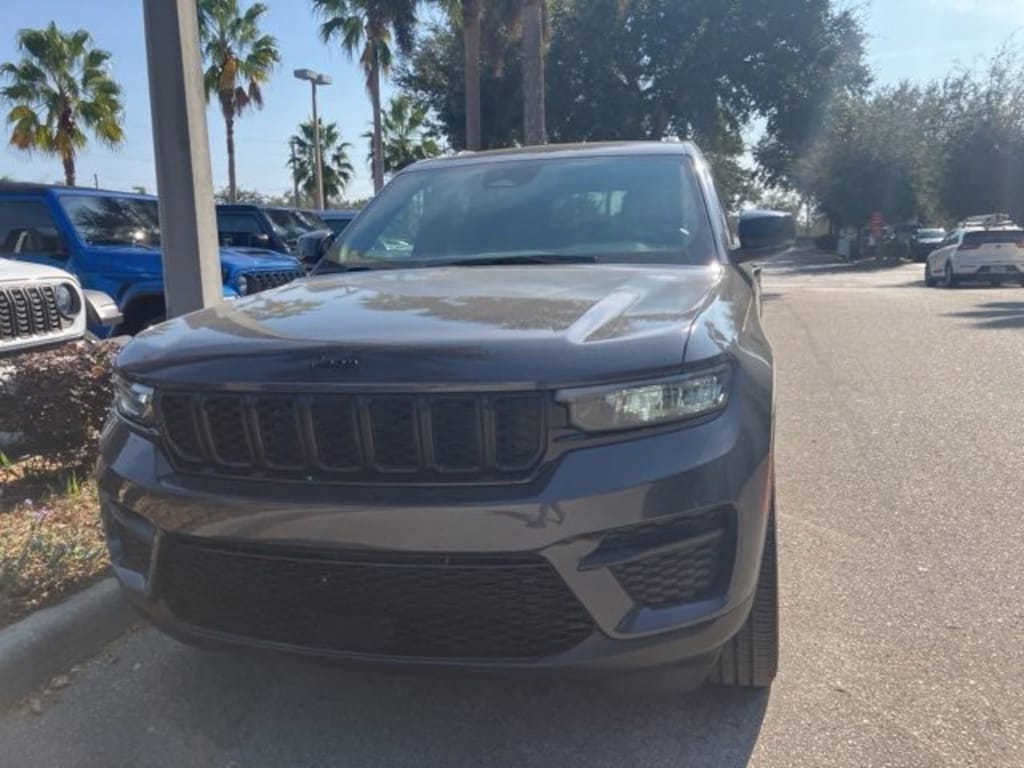 Certified 2025 Jeep Grand Cherokee Laredo SUV