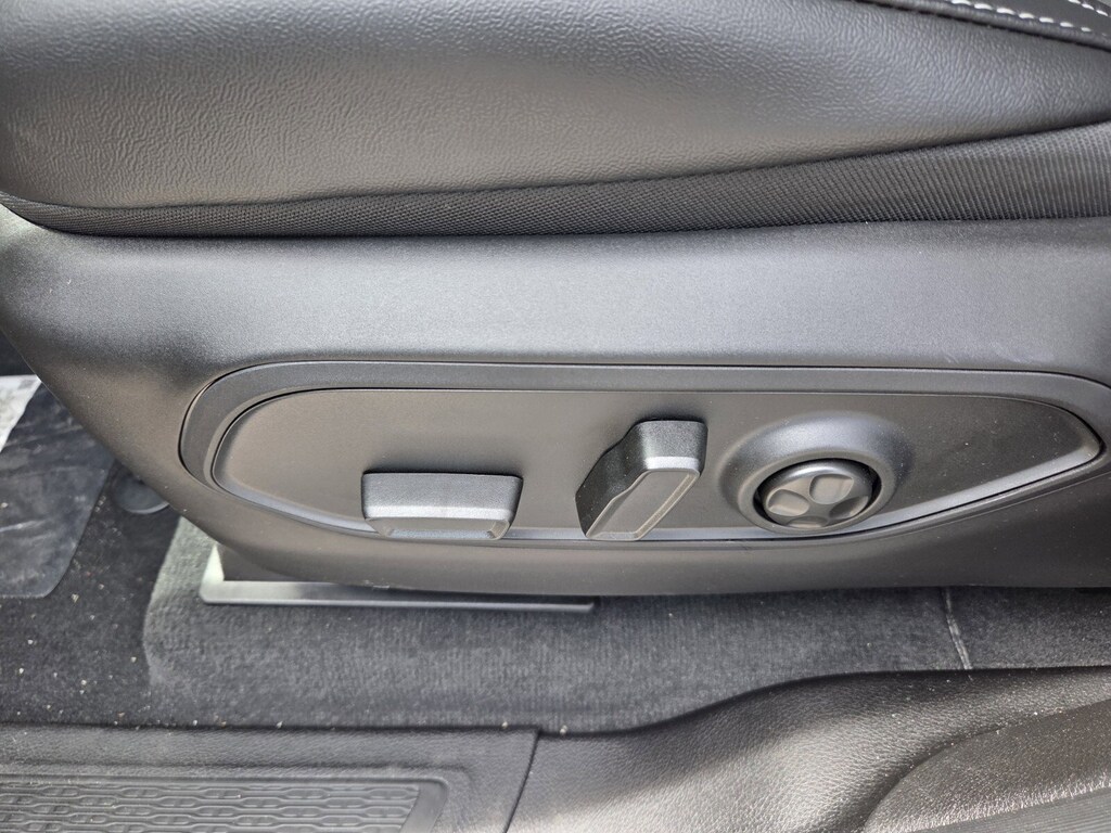 New 2026 Jeep Grand Cherokee Laredo SUV
