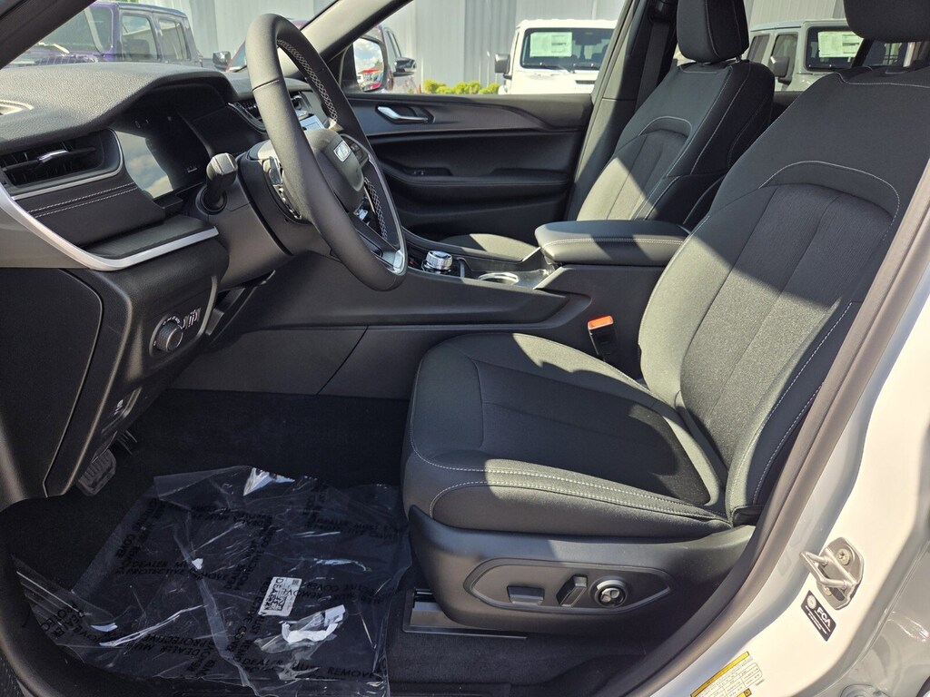 New 2026 Jeep Grand Cherokee Laredo SUV