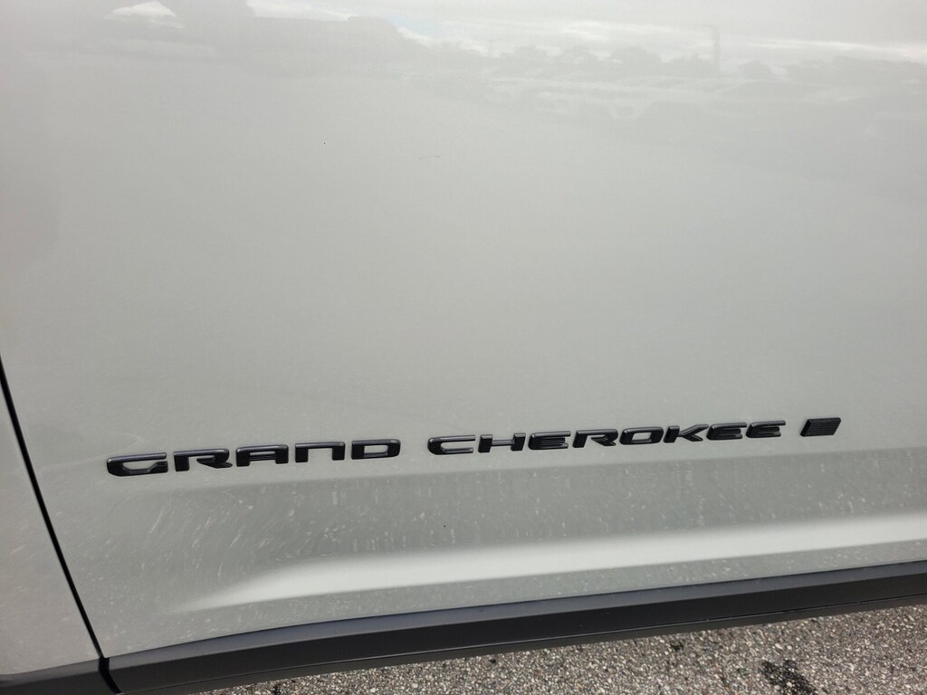 New 2025 Jeep Grand Cherokee Limited SUV