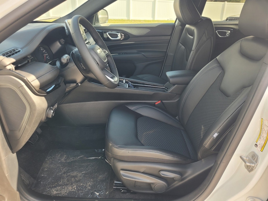 New 2026 Jeep Compass Latitude SUV