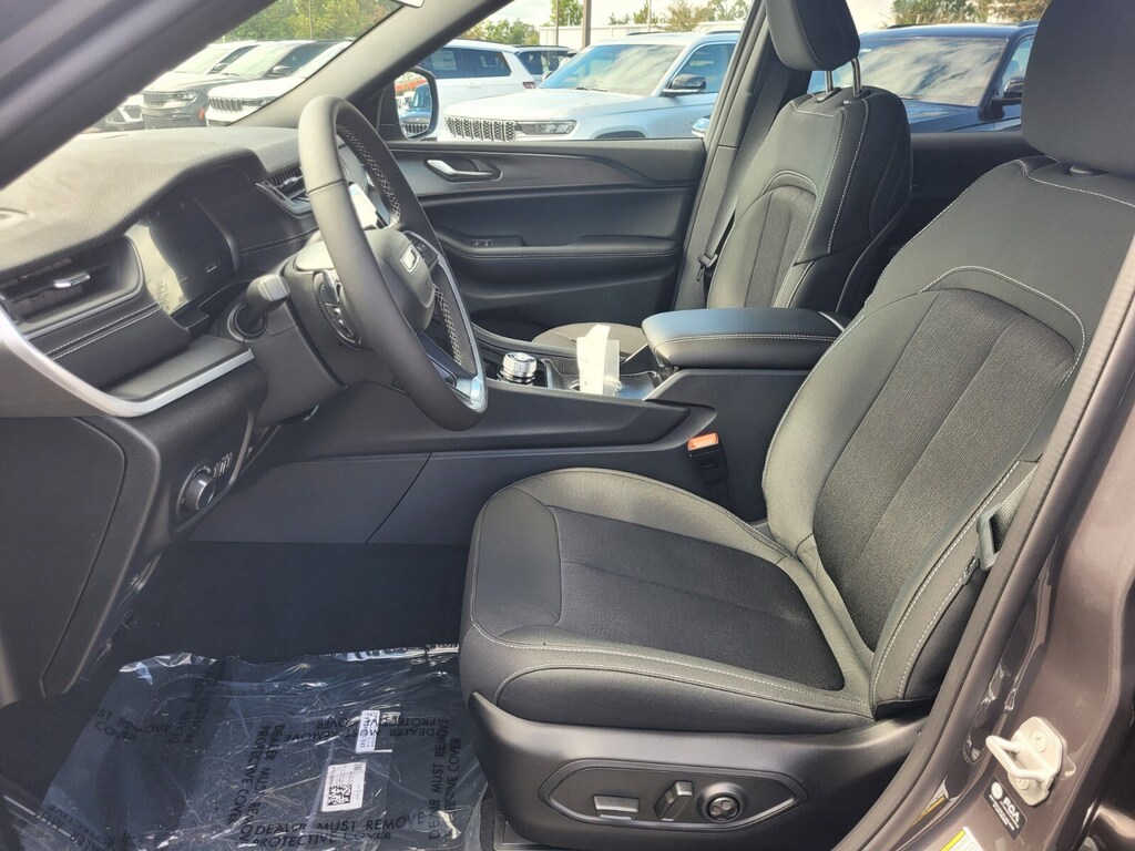 New 2025 Jeep Grand Cherokee L Laredo SUV