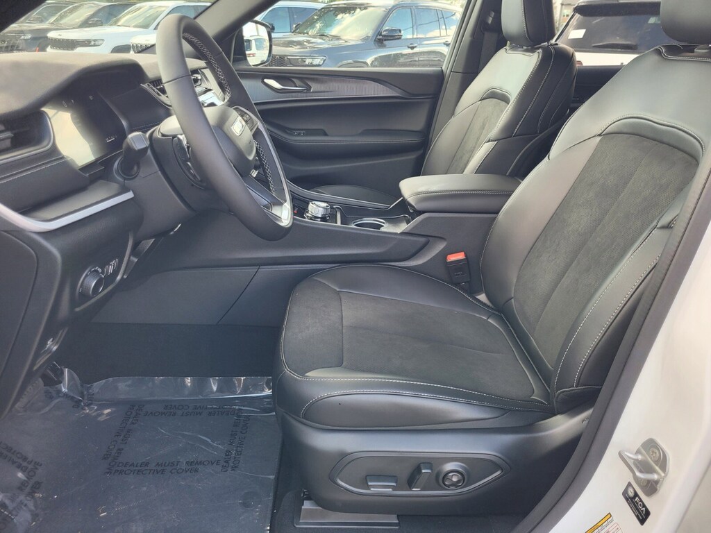 New 2025 Jeep Grand Cherokee L Laredo SUV