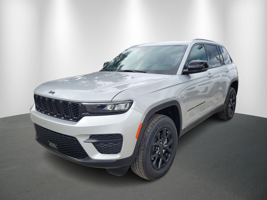 New 2025 Jeep Grand Cherokee Laredo SUV