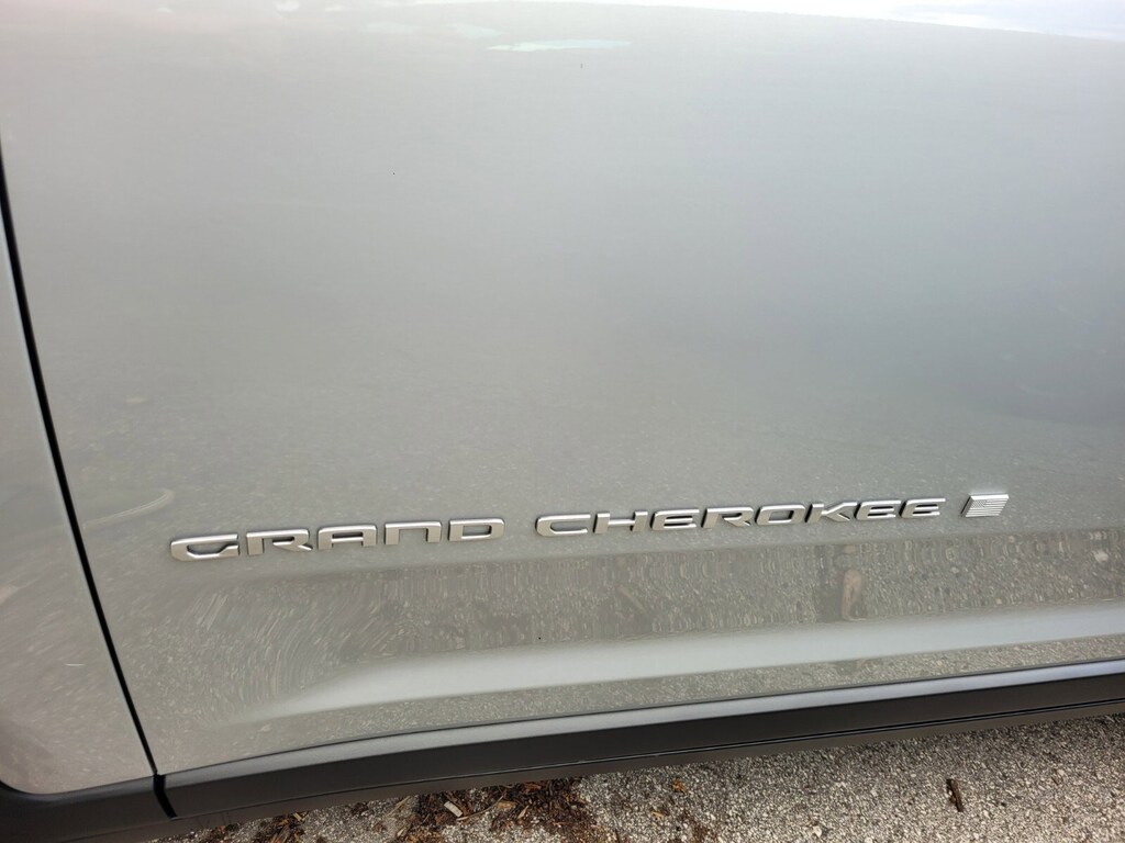 New 2025 Jeep Grand Cherokee Laredo SUV