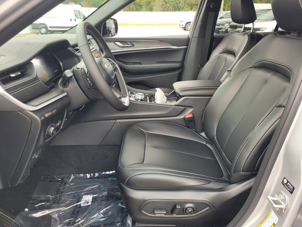 New 2025 Jeep Grand Cherokee Limited SUV