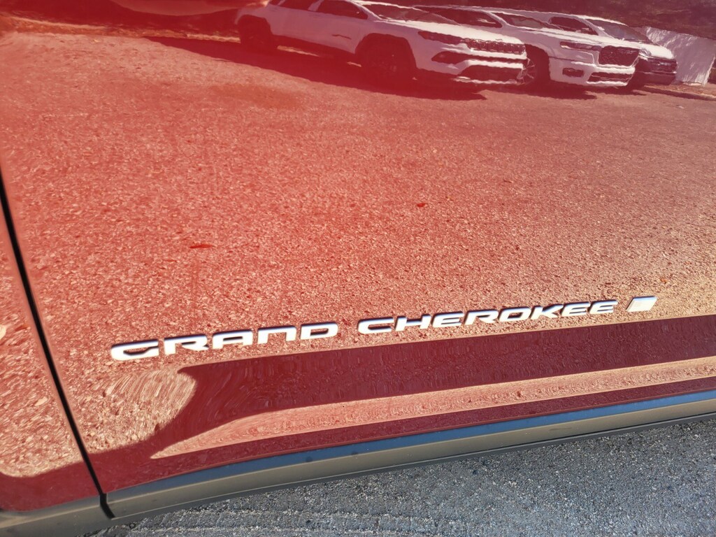 New 2025 Jeep Grand Cherokee Laredo SUV