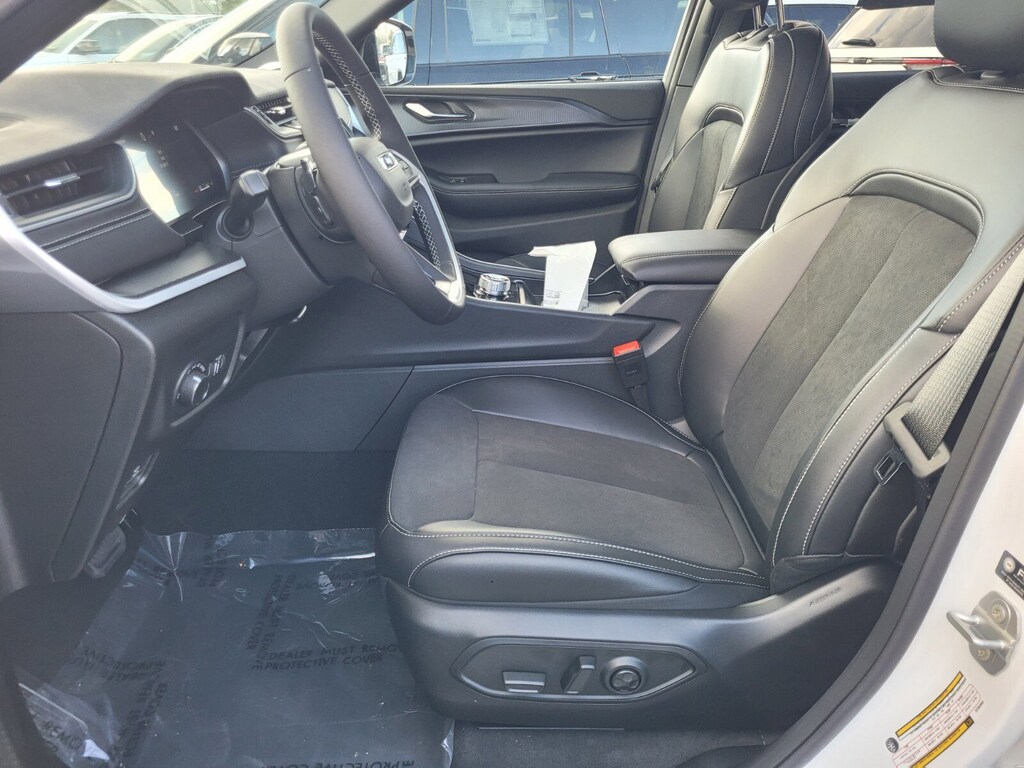 New 2025 Jeep Grand Cherokee Laredo SUV