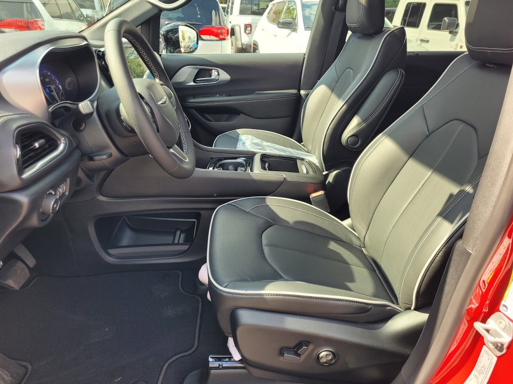 New 2026 Chrysler Pacifica Limited Van Passenger Van