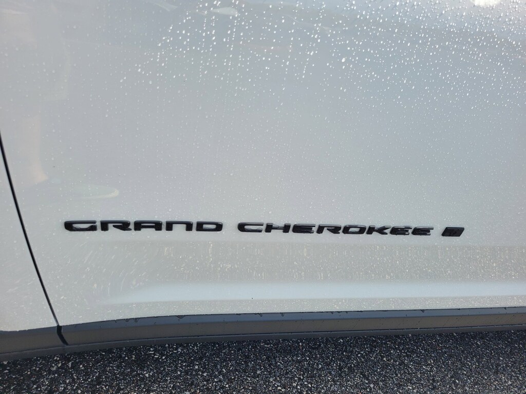 New 2025 Jeep Grand Cherokee L Laredo SUV