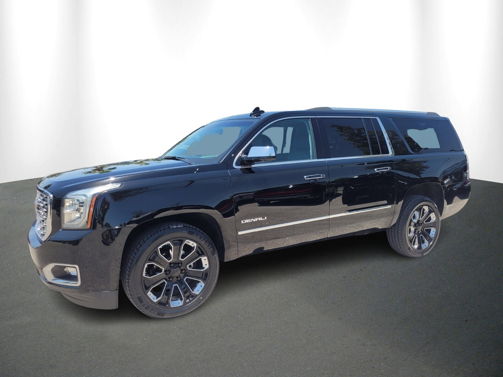 Certified 2018 GMC Yukon XL Denali with VIN 1GKS1HKJ3JR332400 for sale in Tampa, FL