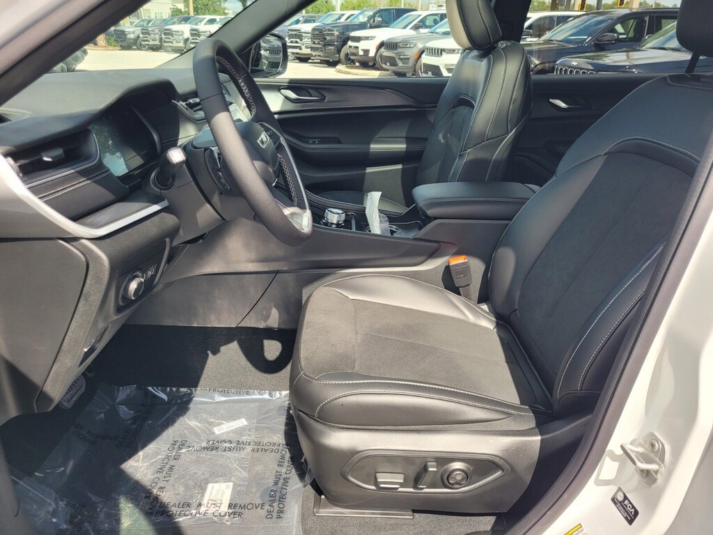 New 2025 Jeep Grand Cherokee L Laredo SUV