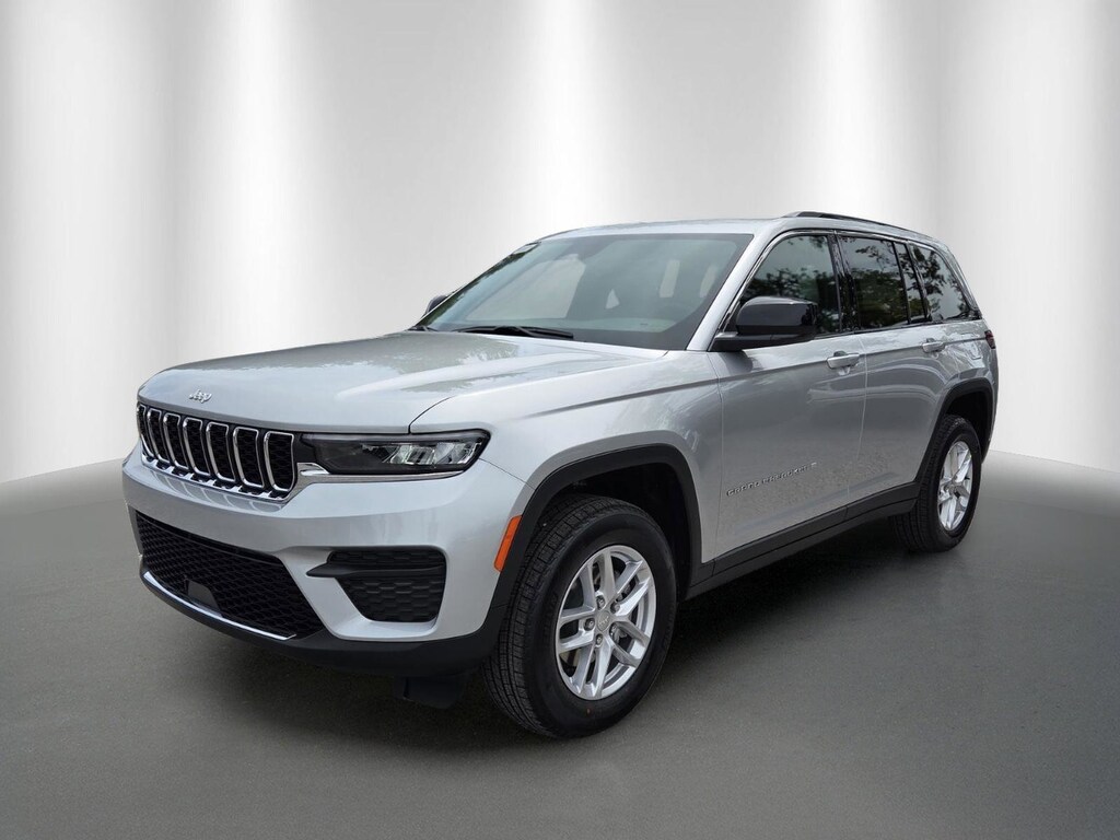 New 2026 Jeep Grand Cherokee Laredo SUV