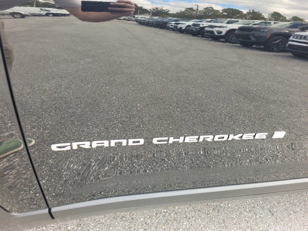 New 2025 Jeep Grand Cherokee Laredo SUV